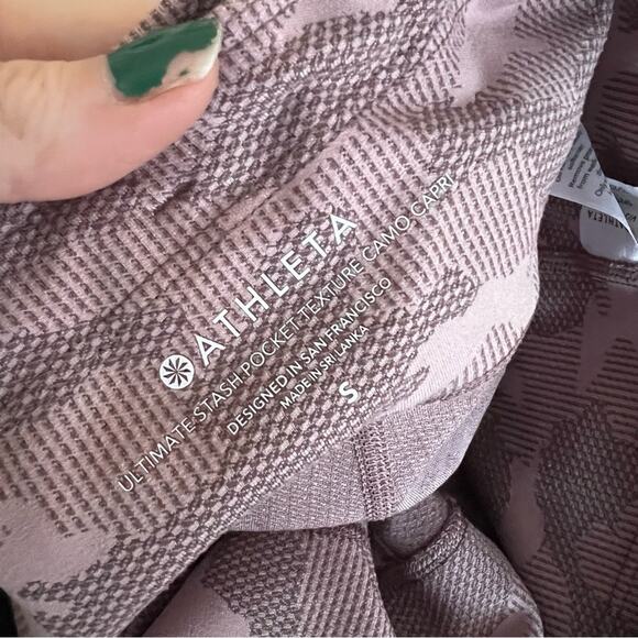 Athleta Ultimate Stash Pocket Textured Camo Capri Leggings - Picture 5 of 8